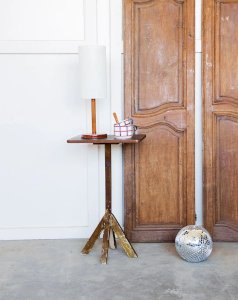 Alfred, le guéridon en bois N°83