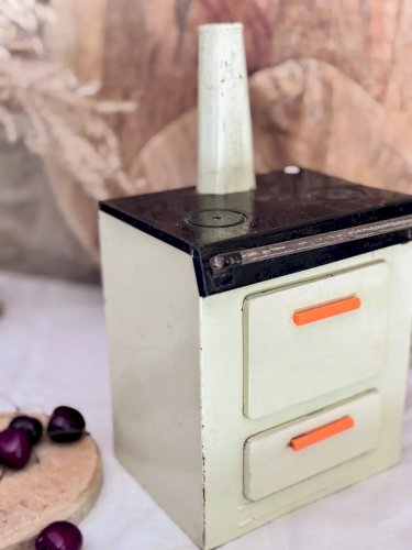 Alix, la cuisinière, le jouet enfant en métal N°421