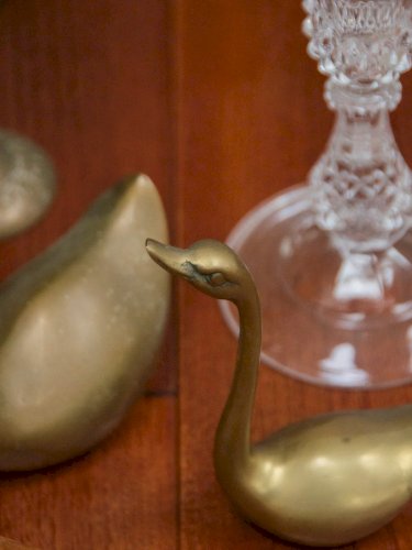 Alix, la paire de cygnes en laiton doré N°491