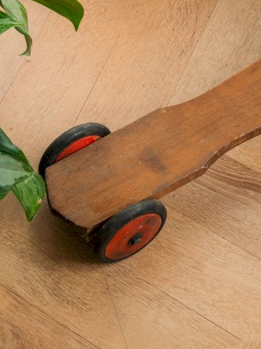 Alix, la trottinette en bois N°484