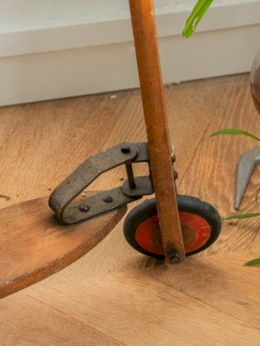 Alix, la trottinette en bois N°484