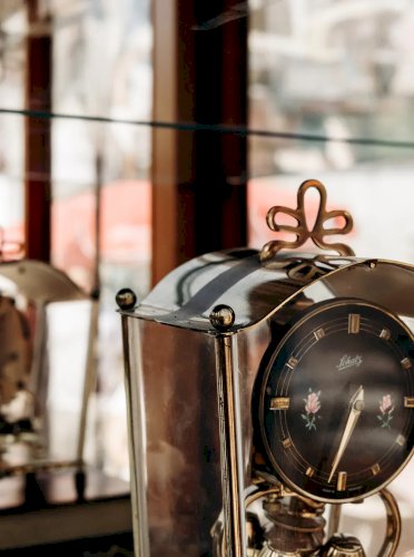 Alix, le pendule à poser en laiton N°438