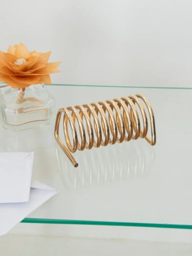 Alix, le porte courrier en métal doré N°582