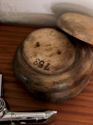 Alix, le support à chapeaux en bois N°263