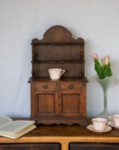 Alix, the wooden doll cupboard No. 533