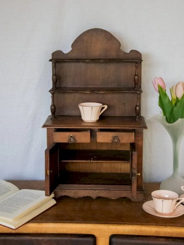 Alix, le vaisselier à poupées en bois N°533