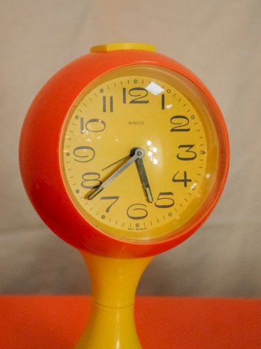 Alix, l'horloge seventies en plastique N°591