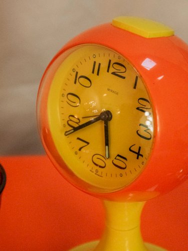 Alix, l'horloge seventies en plastique N°591