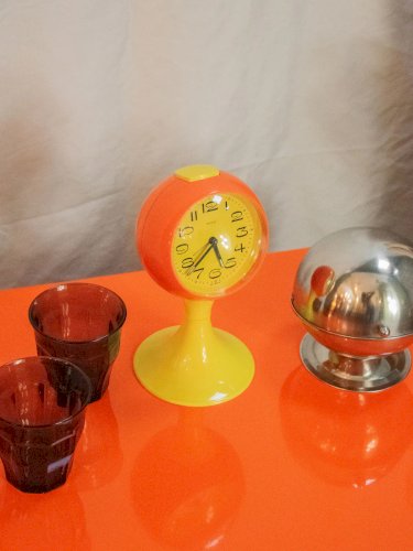 Alix, l'horloge seventies en plastique N°591