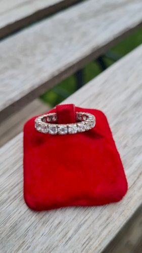 Alliance Américaine en or blanc et pierres, saphir blanc