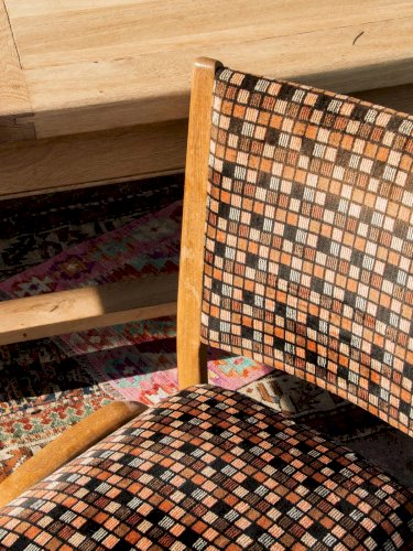 Alma, la chaise à carreaux N°323