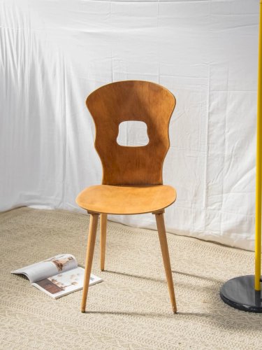 Alma, la chaise Baumann en bois N°849