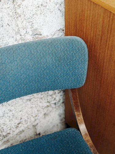 Alma, la chaise bleu en tissu N°343