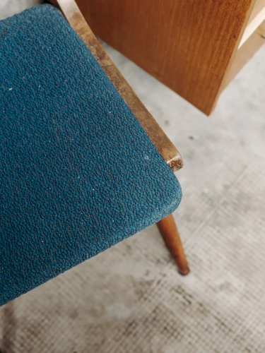 Alma, la chaise bleu en tissu N°343