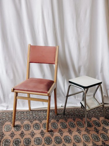 Alma, la chaise bordeaux en bois N°785