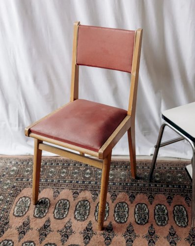 Alma, la chaise bordeaux en bois N°785