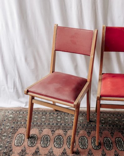 Alma, la chaise bordeaux en bois N°785