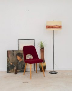 Alma, the burgundy chair No. 143