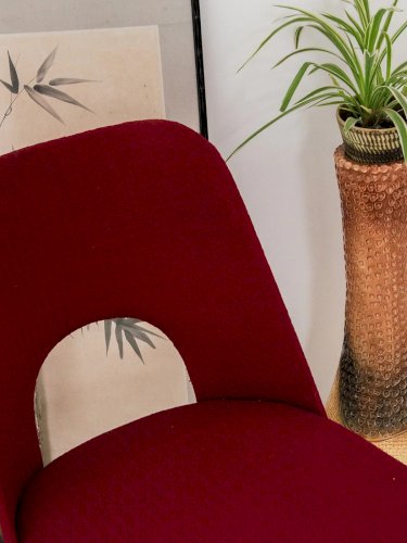Alma, la chaise bordeaux N°143