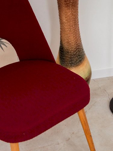 Alma, la chaise bordeaux N°143