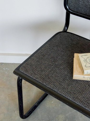 Alma, la chaise Breuer noire N°586