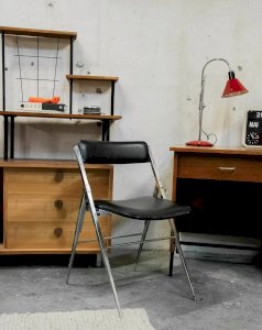 Alma, the chrome chair No. 708