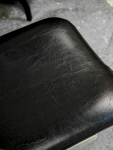 Alma, la chaise chromée N°708