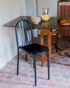 Alma, the designer metal chair No. 633