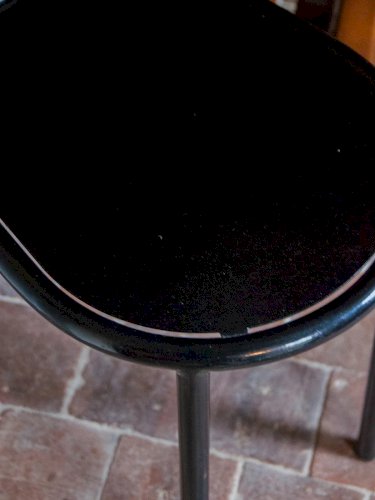 Alma, la chaise design en métal N°633