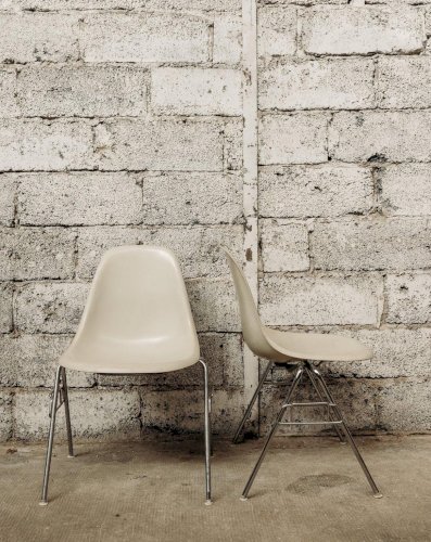 Alma, la chaise Eames en métal N°587