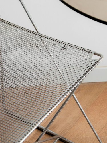 Alma, la chaise en acier chromé N°837