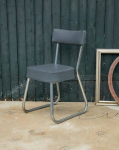 Alma, the steel and faux leather chair N°704