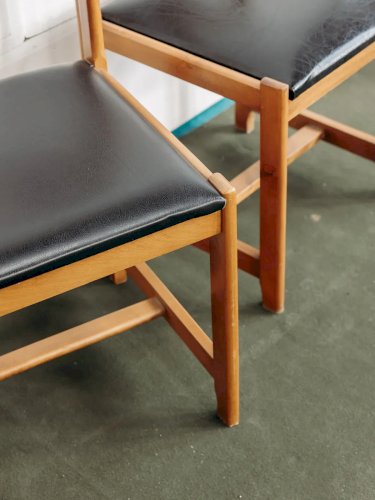 Alma, la chaise en bois et skaï N°855