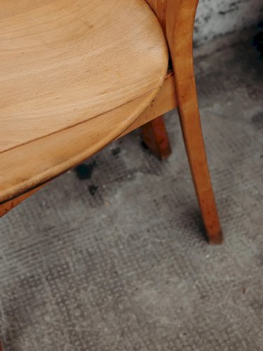 Alma, la chaise en bois N°220