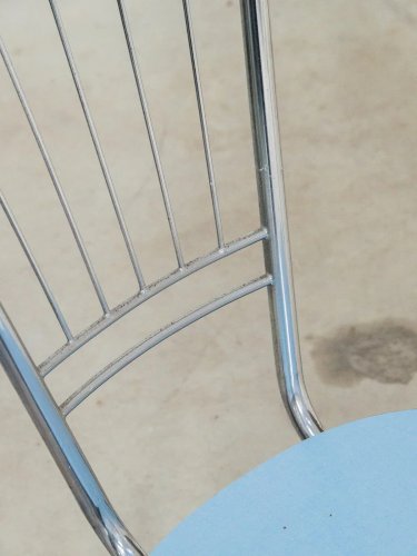 Alma, la chaise en formica et métal N°625