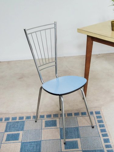 Alma, la chaise en formica et métal N°625