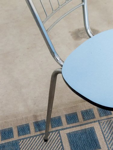 Alma, la chaise en formica et métal N°625