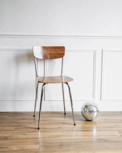 Alma, the formica chair No. 603