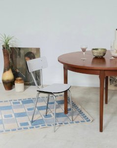 Alma, the Formica chair No. 619