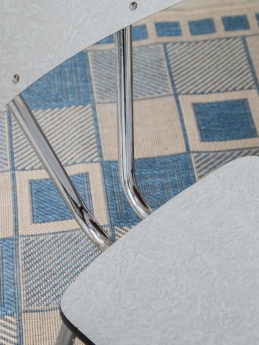 Alma, la chaise en formica N°619