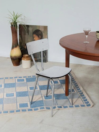 Alma, la chaise en formica N°619