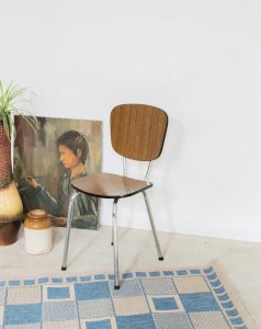 Alma, the formica chair No. 627