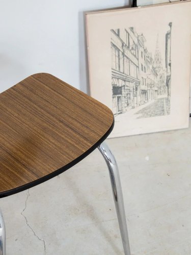 Alma, la chaise en formica N°630