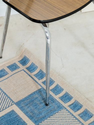 Alma, la chaise en formica N°630