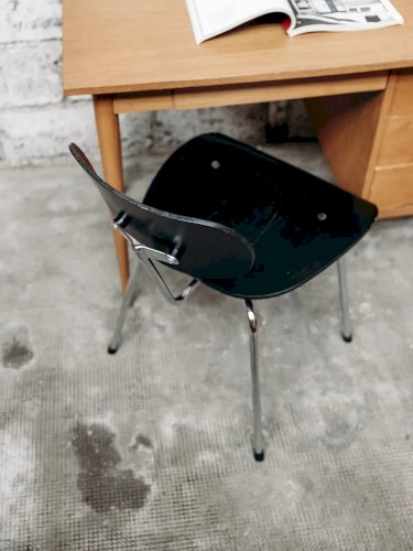 Alma, la chaise en métal Eiermann N°661