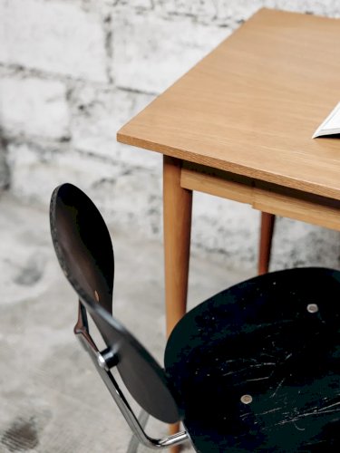 Alma, la chaise en métal Eiermann N°661