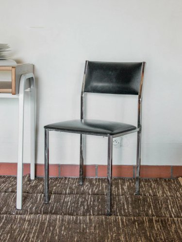 Alma, la chaise en métal N°1119