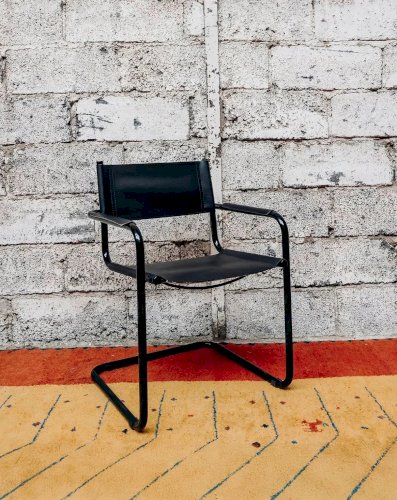 Alma, la chaise en métal N°520