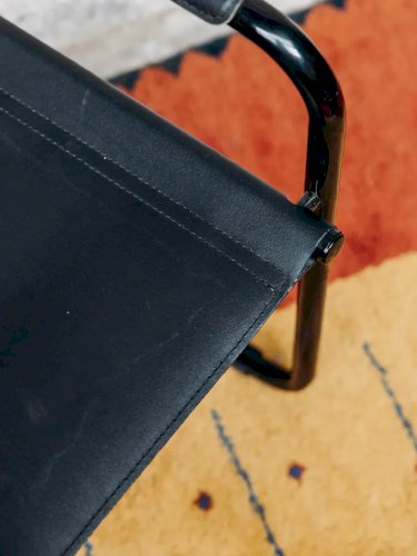 Alma, la chaise en métal N°520