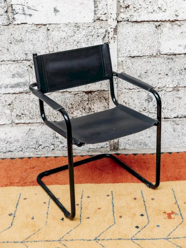 Alma, la chaise en métal N°520